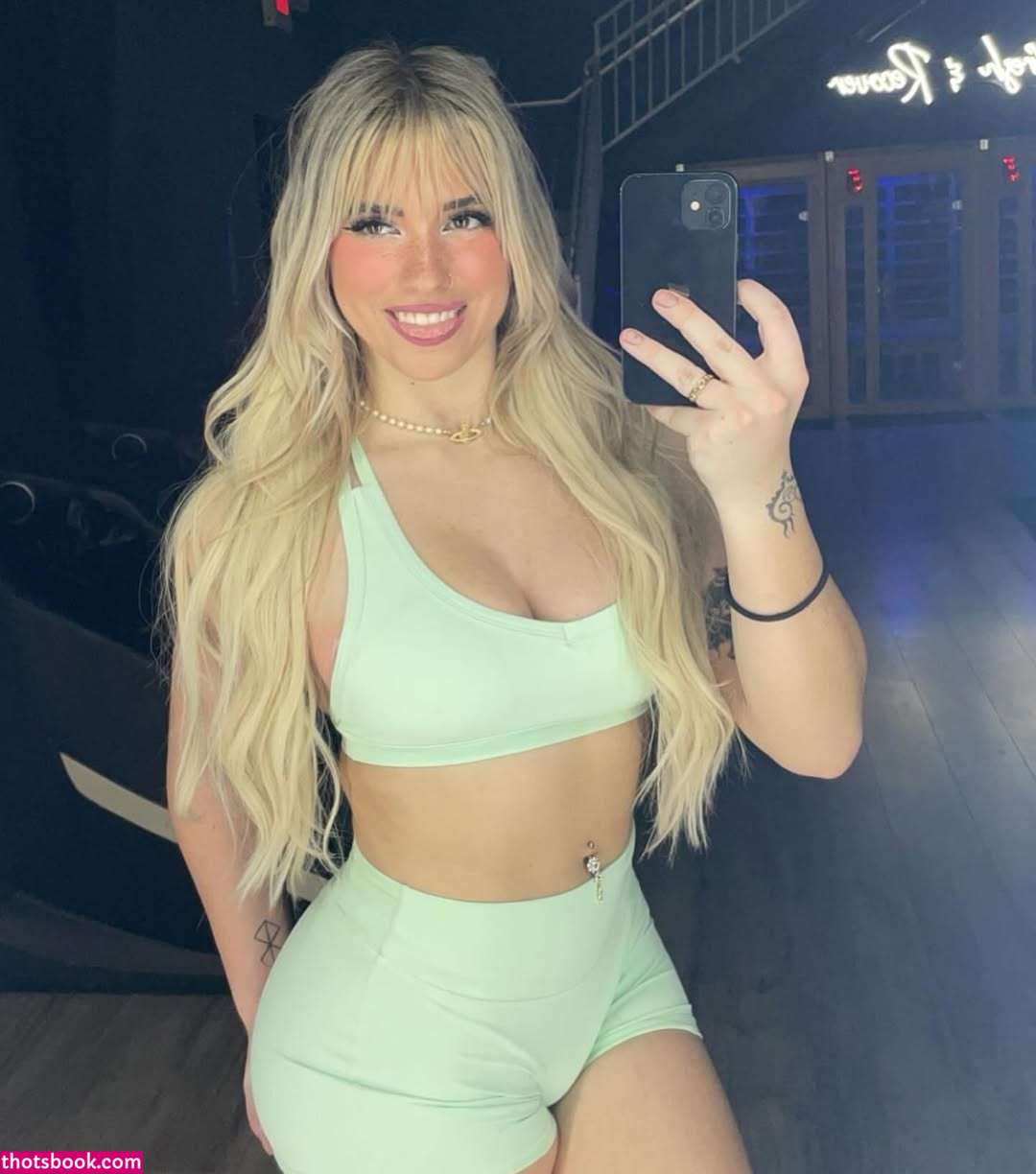 Jacqueline Laurito Photo #29