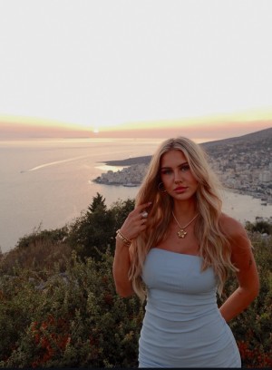 Caro Konrad Photo #9