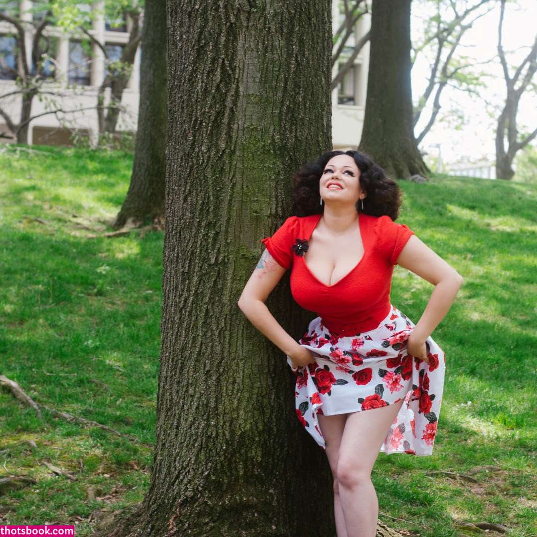 Mika Romantic Photo #7