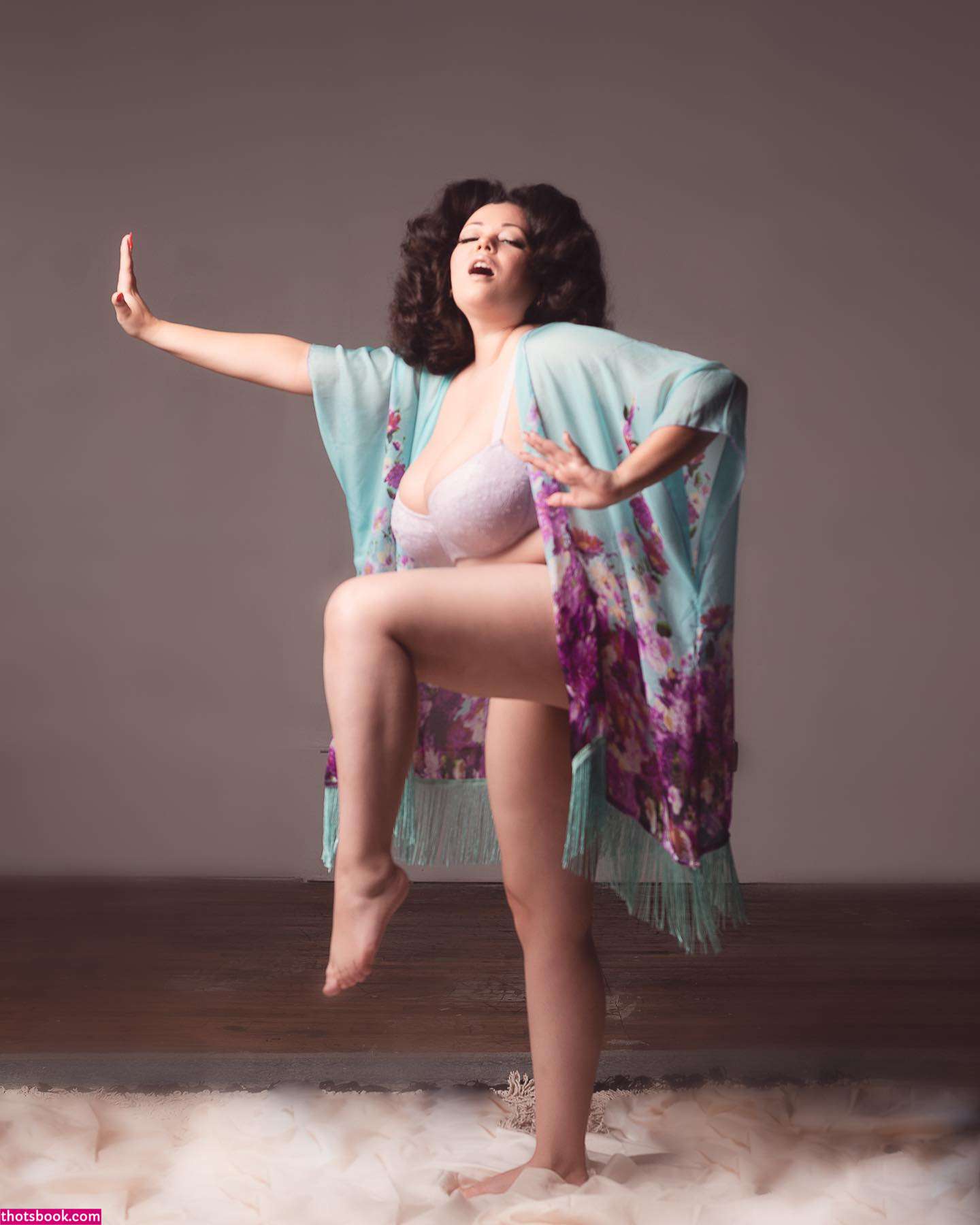 Mika Romantic Photo #12