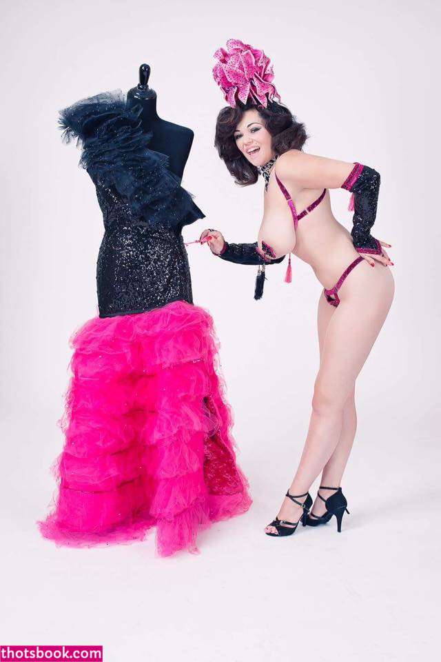 Mika Romantic Photo #20