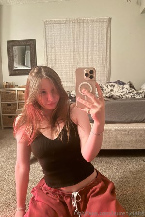 Lauren Claire Photo #8