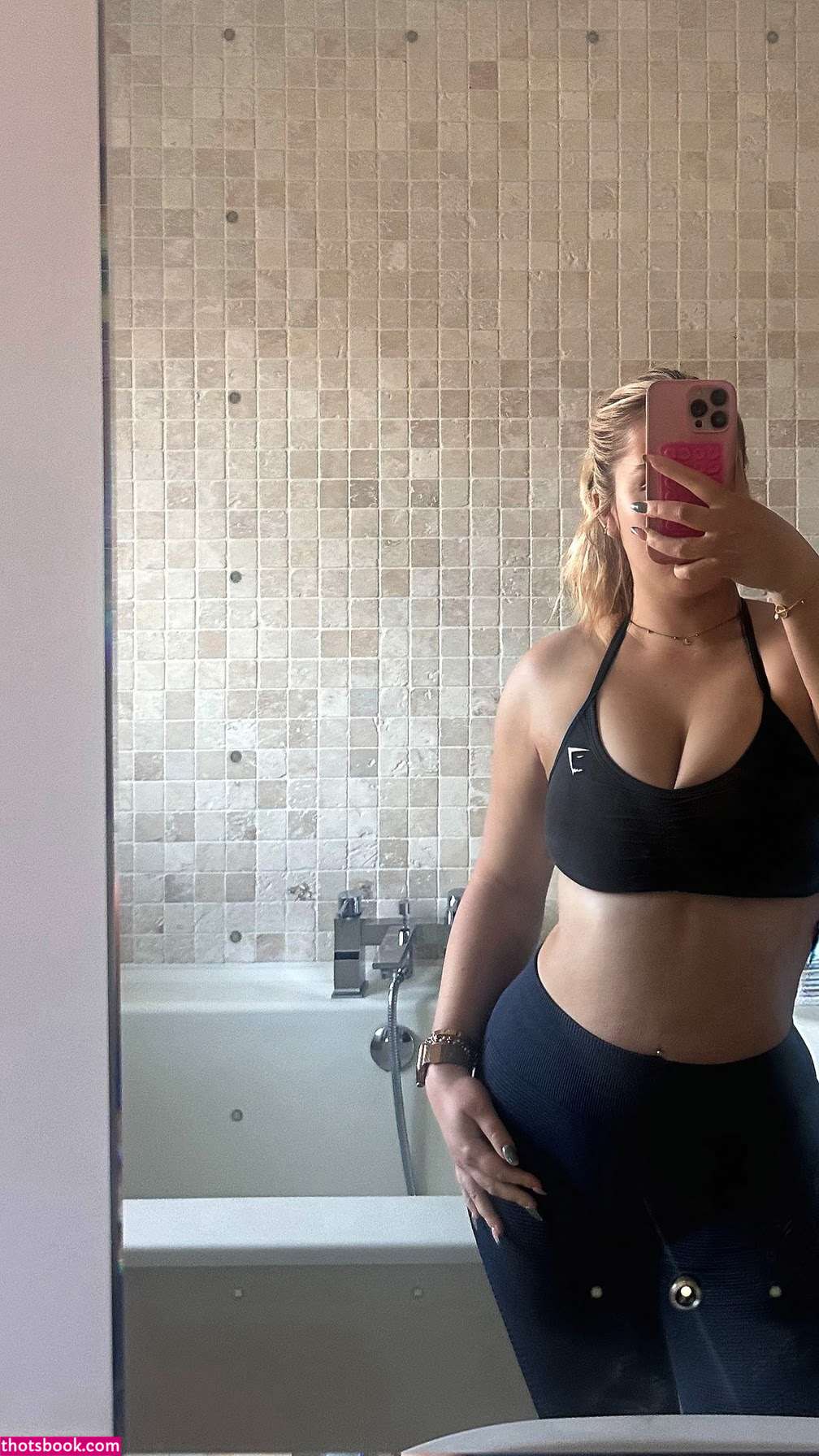 Lucy Bishop Photo #6