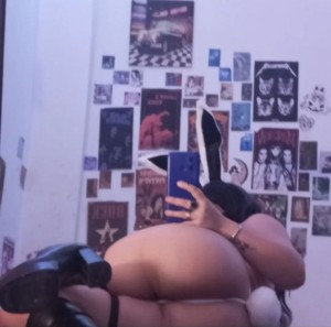 Elizabeth Nazariego Photo #4