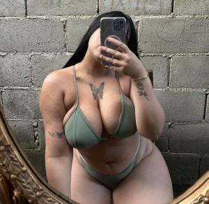 Elizabeth Nazariego Photo #12