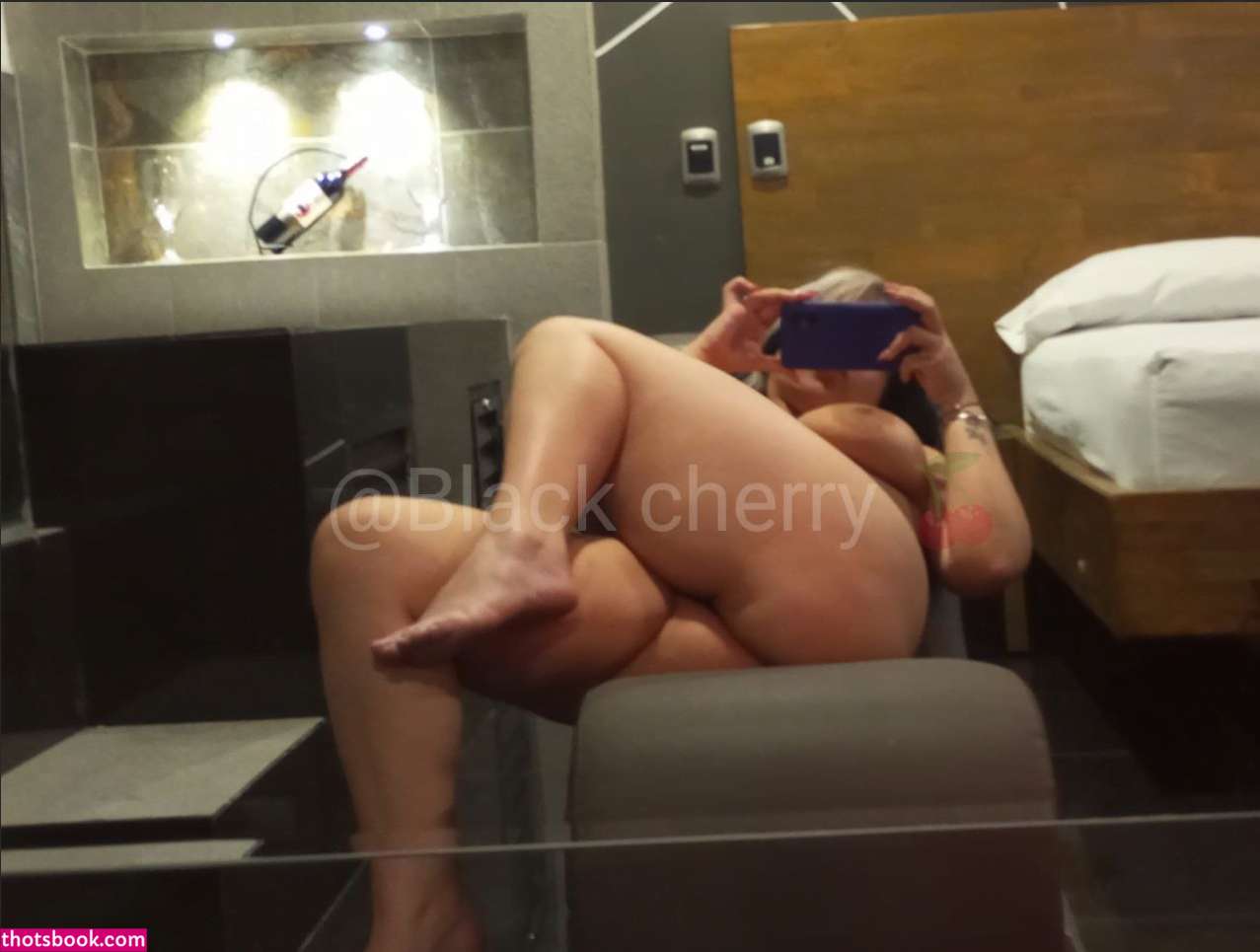 Elizabeth Nazariego Photo #19