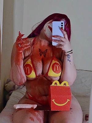 Elizabeth Nazariego Photo #40