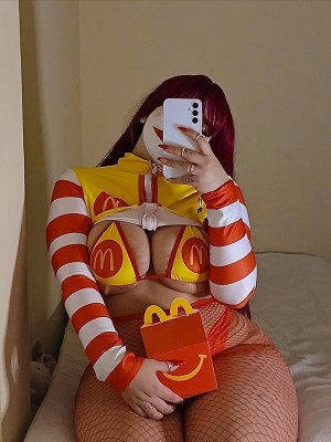 Elizabeth Nazariego Photo #42