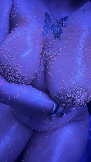 Elizabeth Nazariego Photo #54