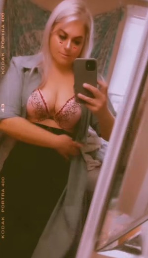 Samantha080913 Photo #1