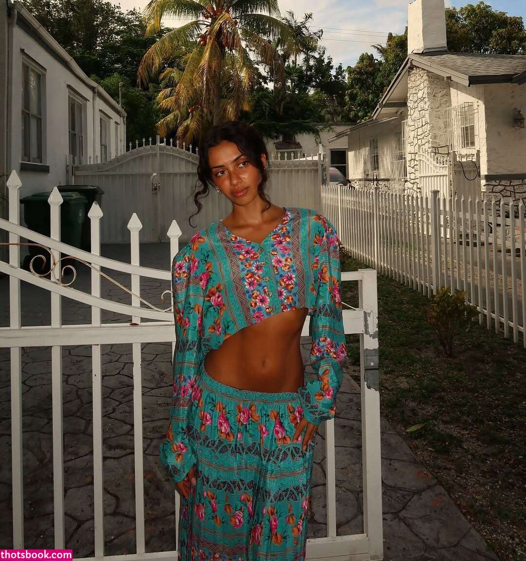 Tara Bakalian Photo #37