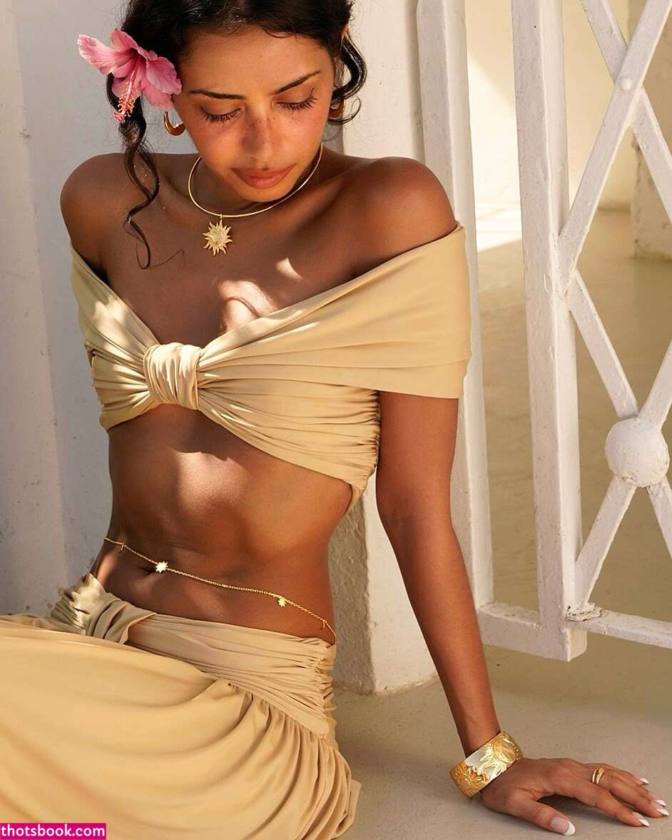 Tara Bakalian Photo #38