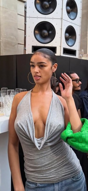 Alexis Carrington Photo #10