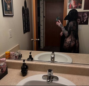 Tyniquewebster Photo #2