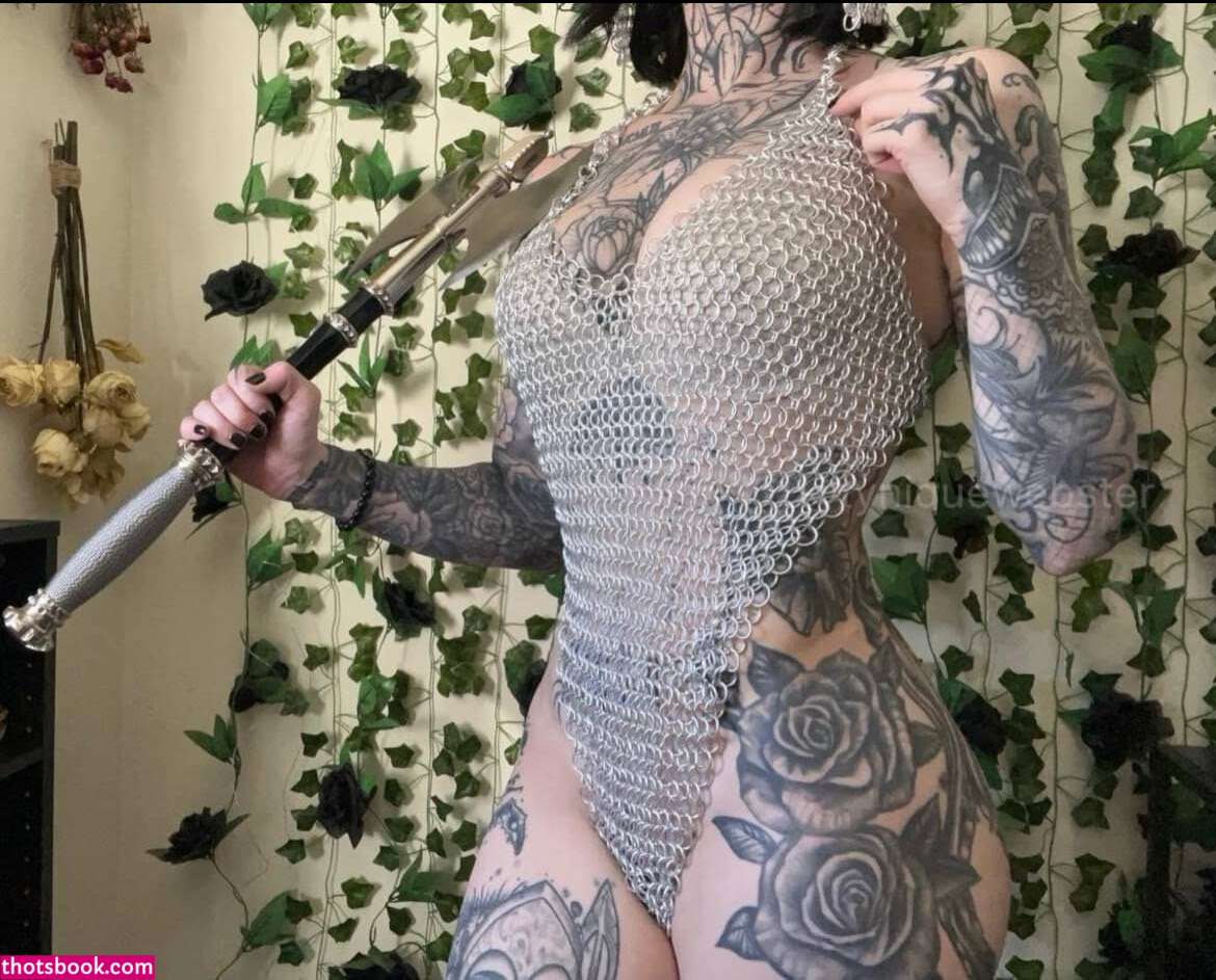 Tyniquewebster Photo #4