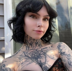 Tyniquewebster Photo #5