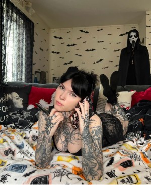 Tyniquewebster Photo #9