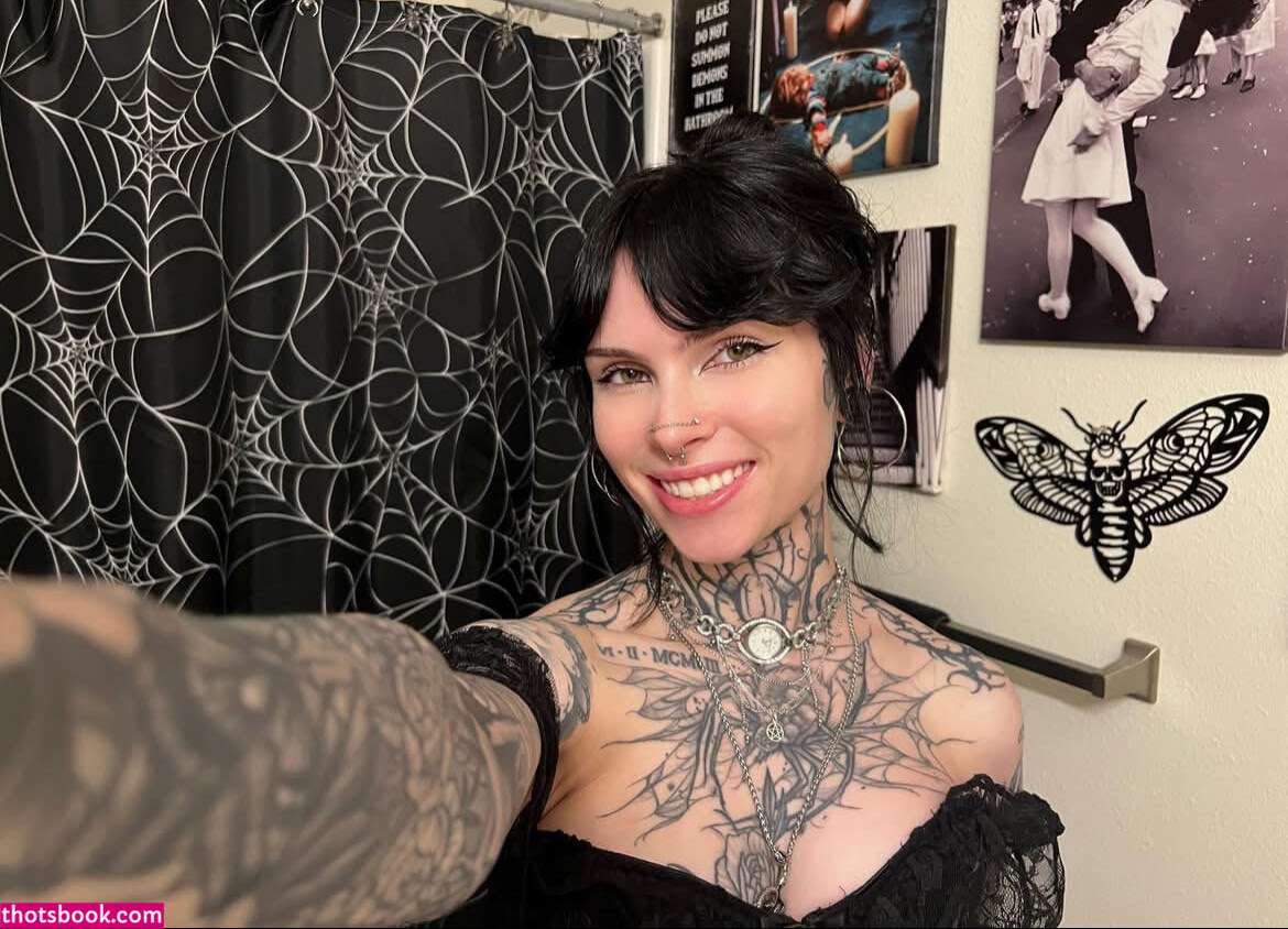 Tyniquewebster Photo #19