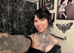 Tyniquewebster Photo #19