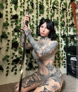 Tyniquewebster Photo #26