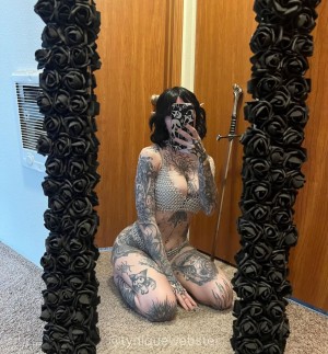 Tyniquewebster Photo #29