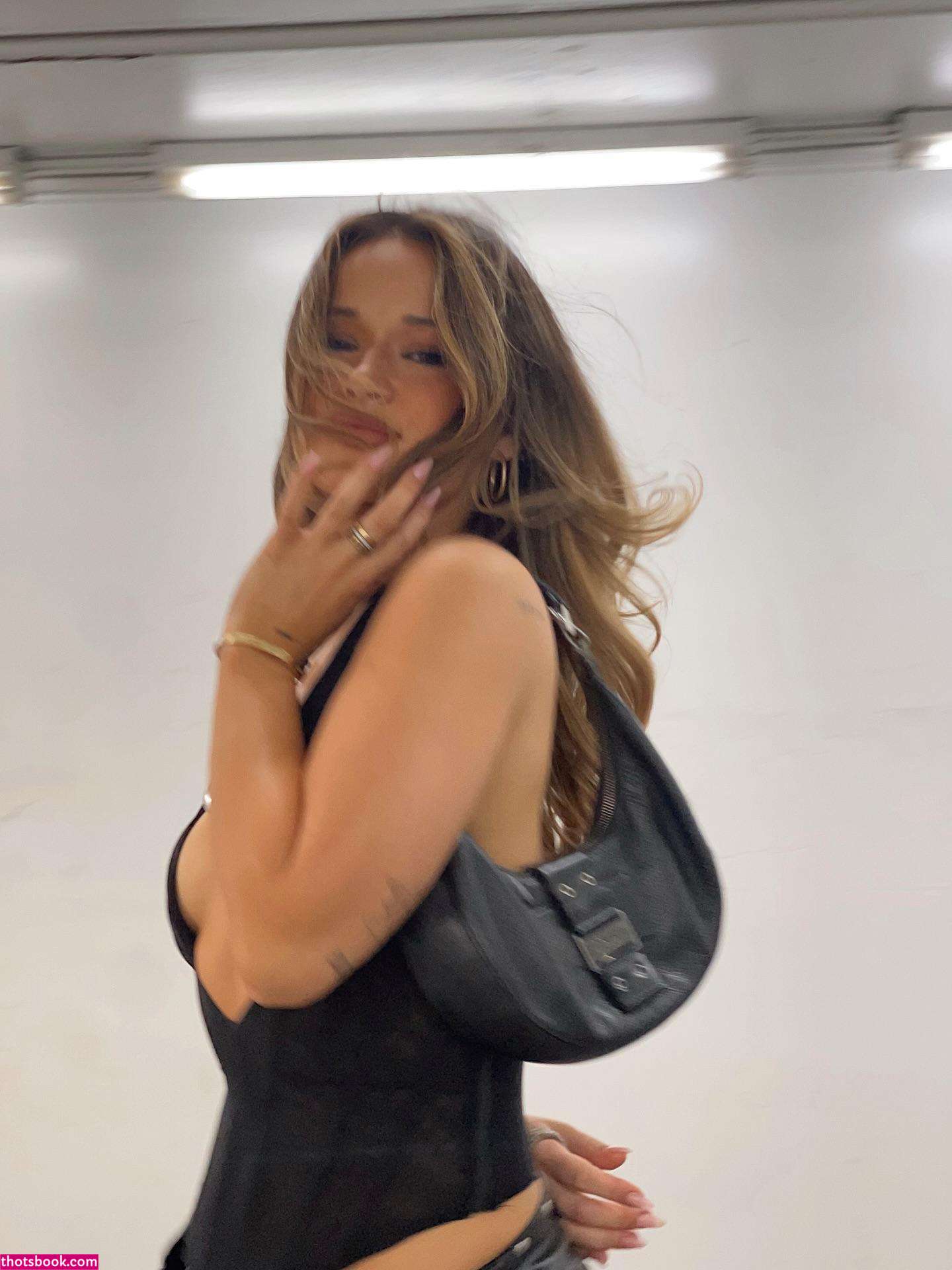 Isabelle Clarke Photo #44