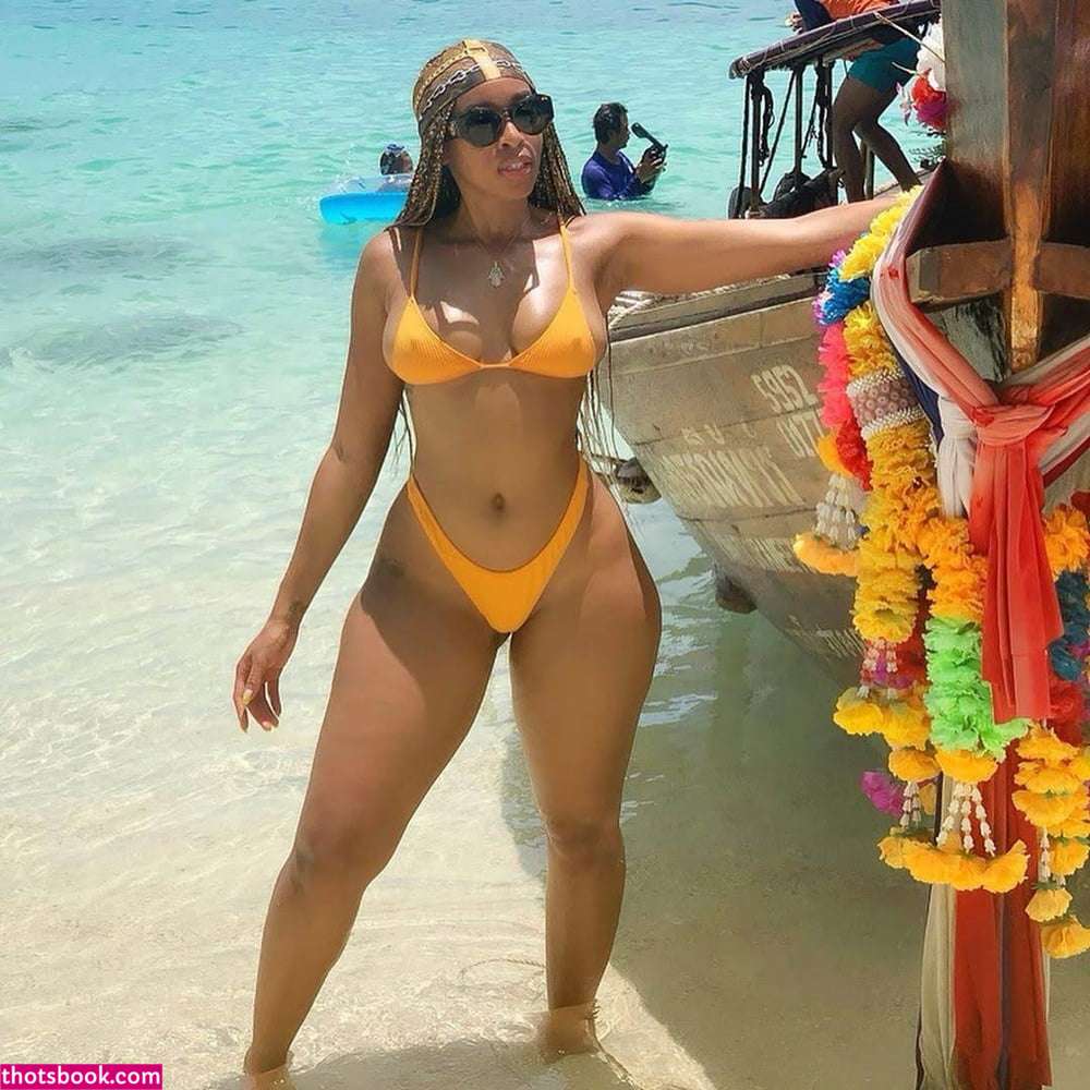 Nikki Lavie Photo #6