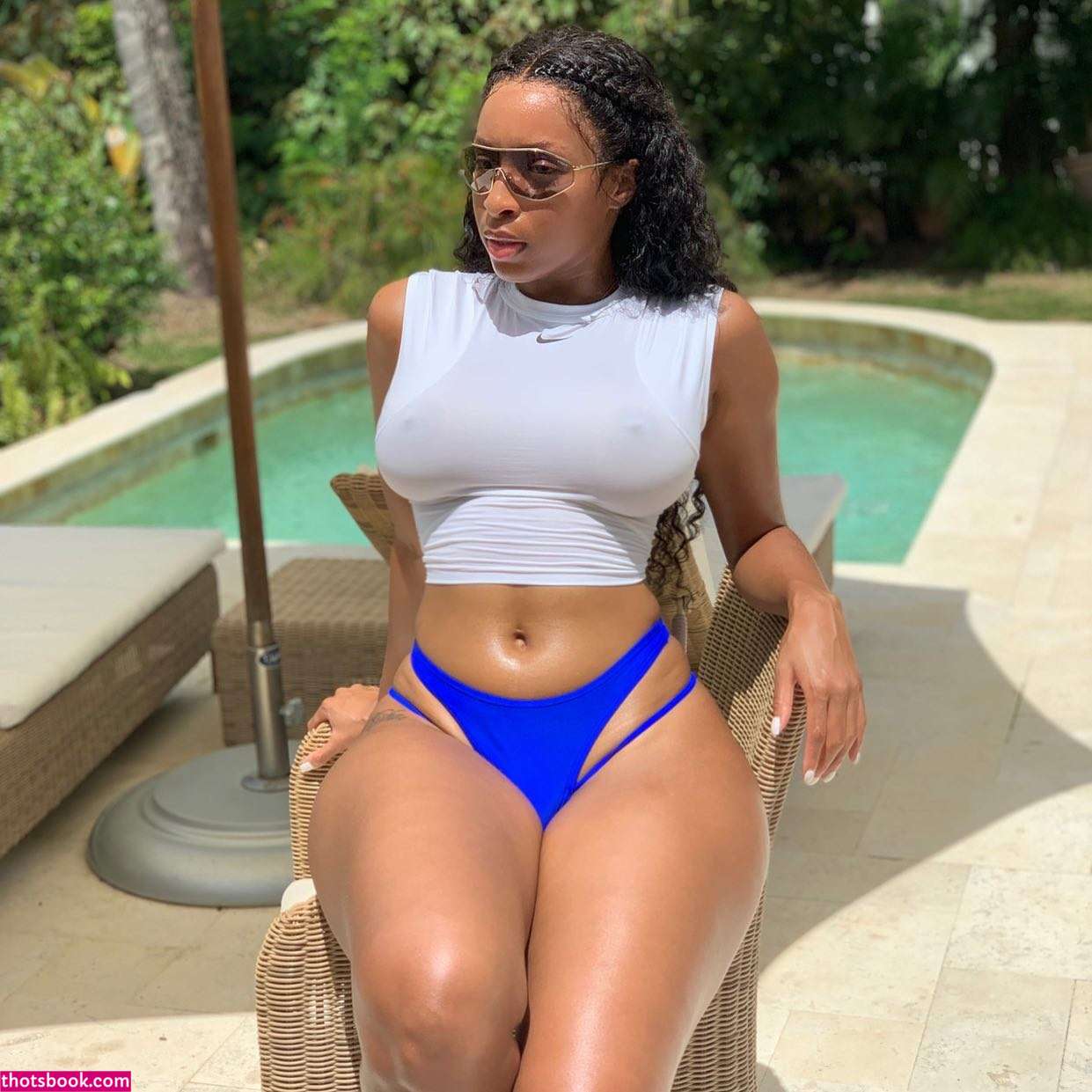 Nikki Lavie Photo #8