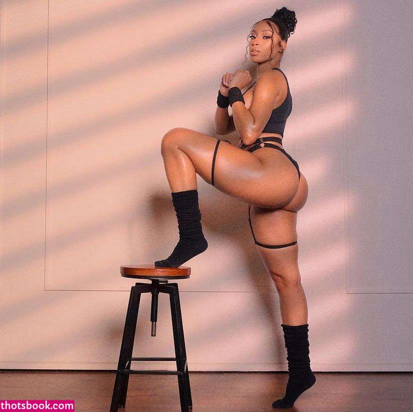 Nikki Lavie Photo #17