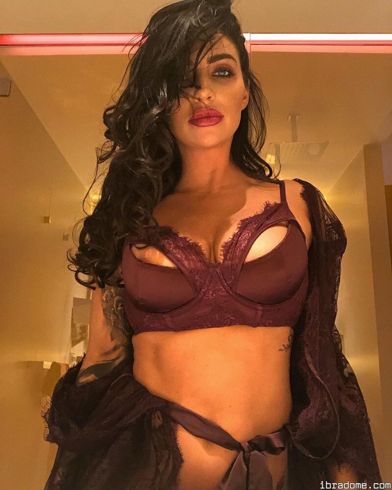 Scarlet Bouvier Photo #38