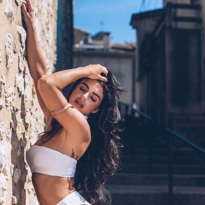 Scarlet Bouvier Photo #3