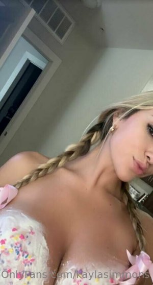 Kayla Simmons Photo #22