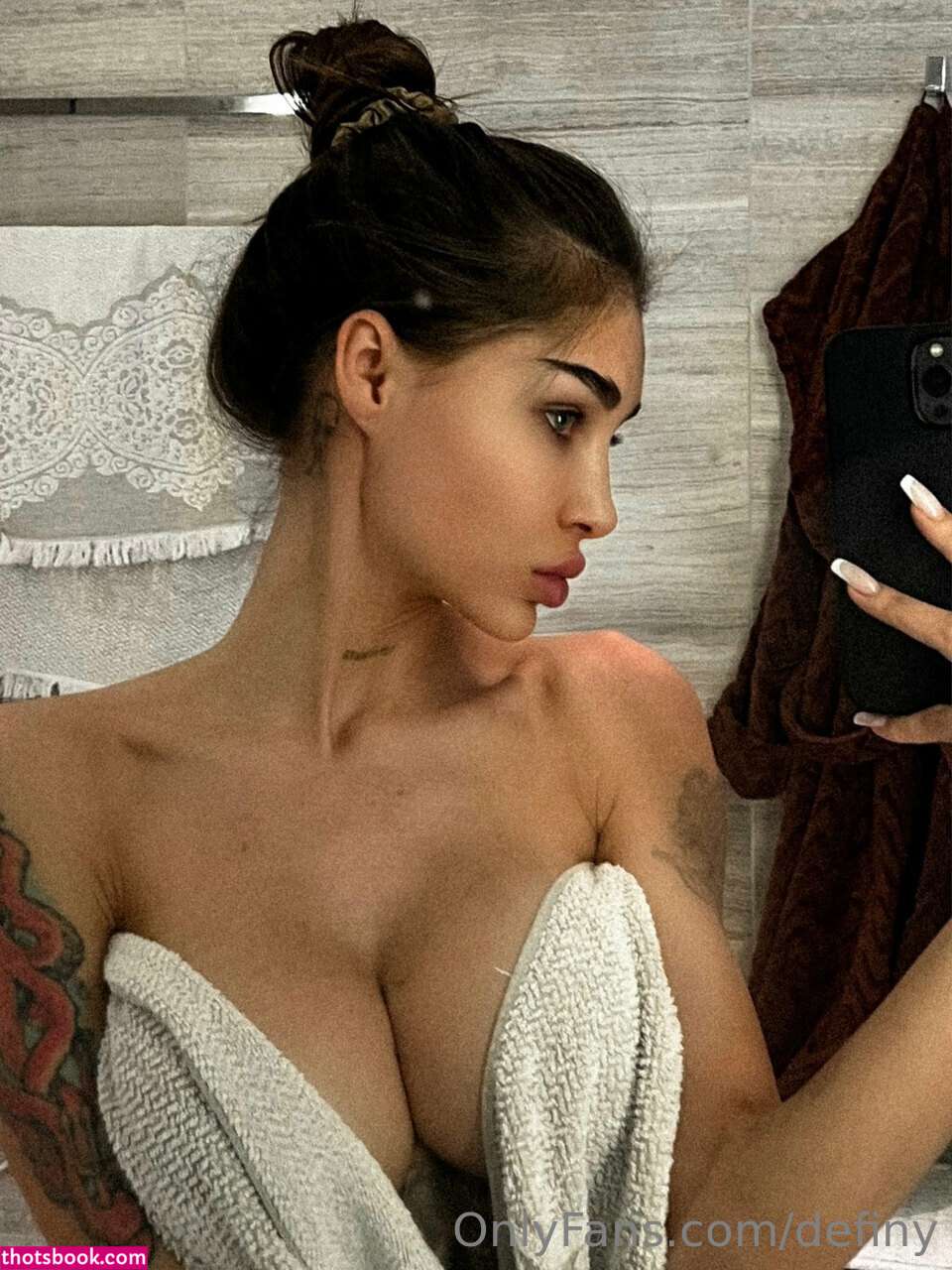 Elizabeth Definhy Photo #2