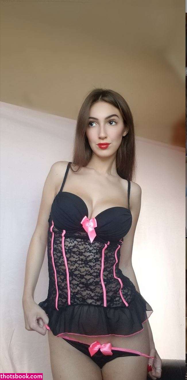 Coral Larsen Photo #134