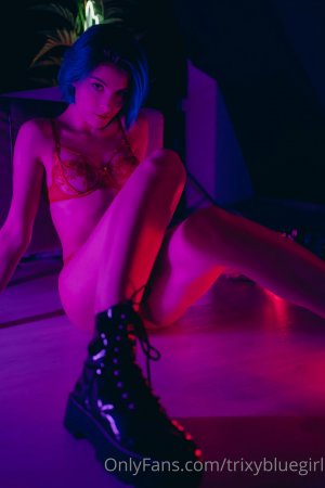 Trixy Blue Photo #4