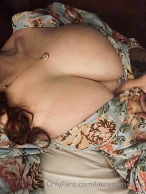 Laura Earnesty Photo #9