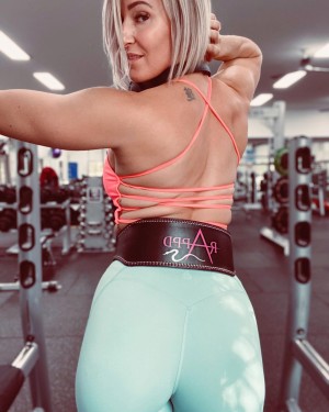 Squatsn Curves Photo #35