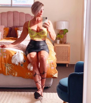 Squatsn Curves Photo #45