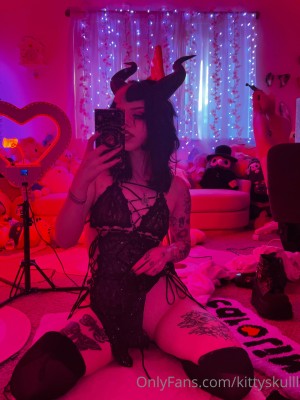 yeahimcaroline Photo #41