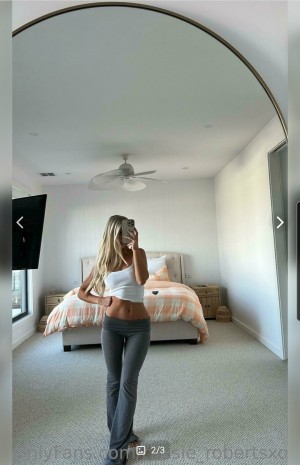 Chloe Roberts Photo #7