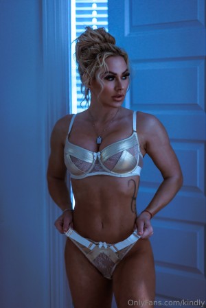 Kindly Myers Photo #458