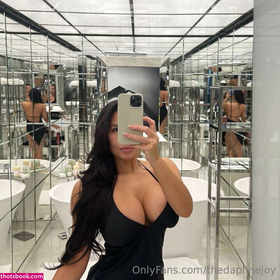 Daphnejoy Photo #32