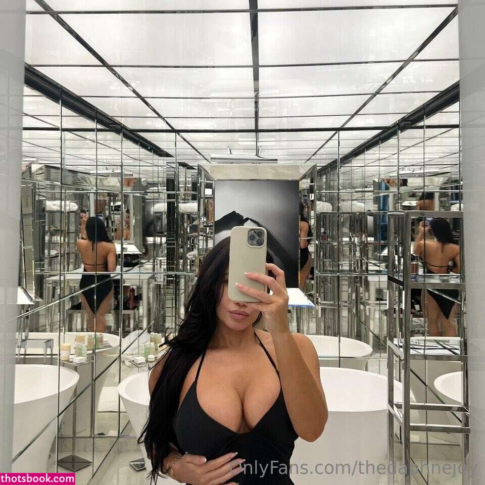 Daphnejoy Photo #36