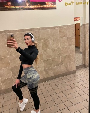 Alyssa Rhoades Photo #14