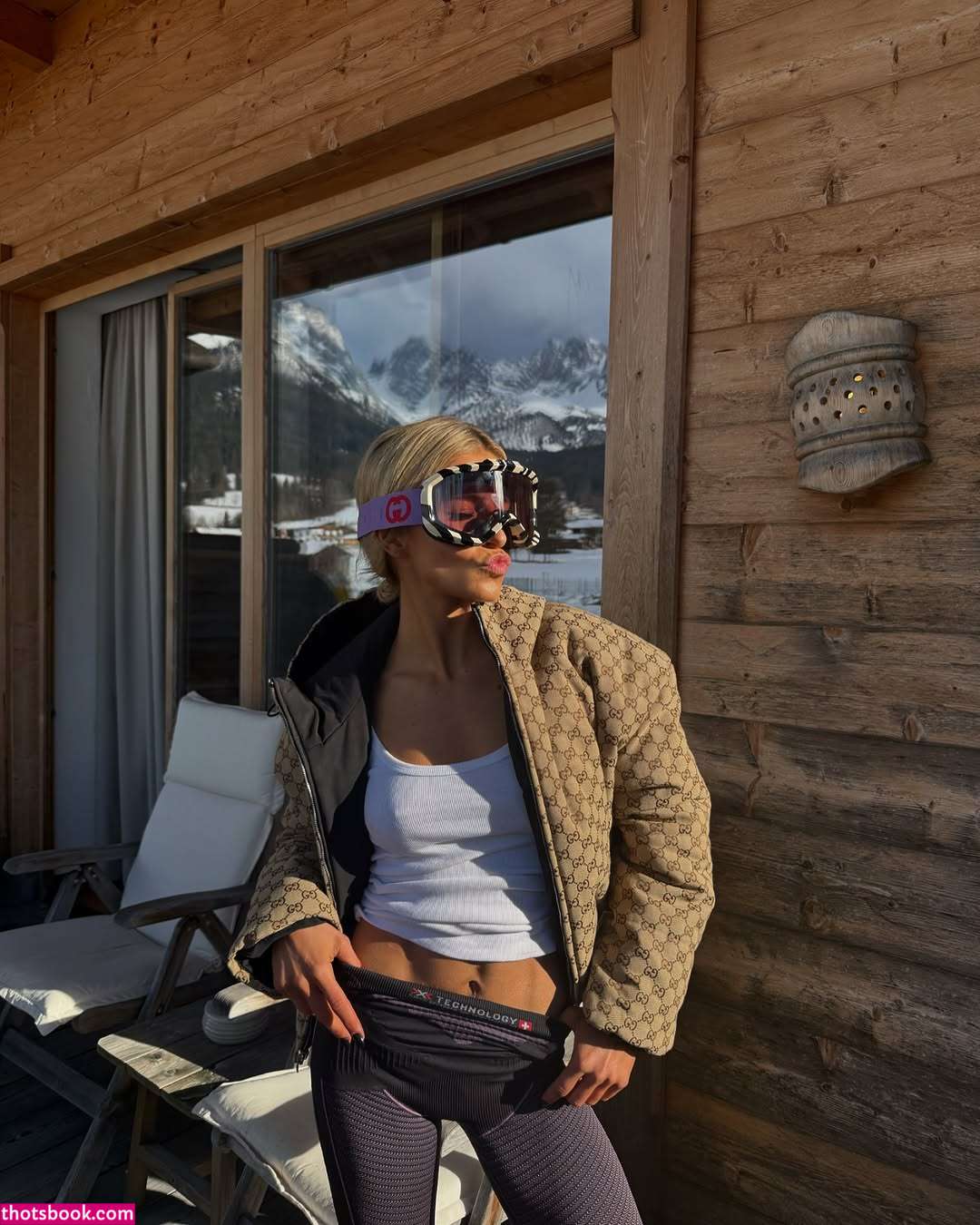 Caroline Daur Photo #16