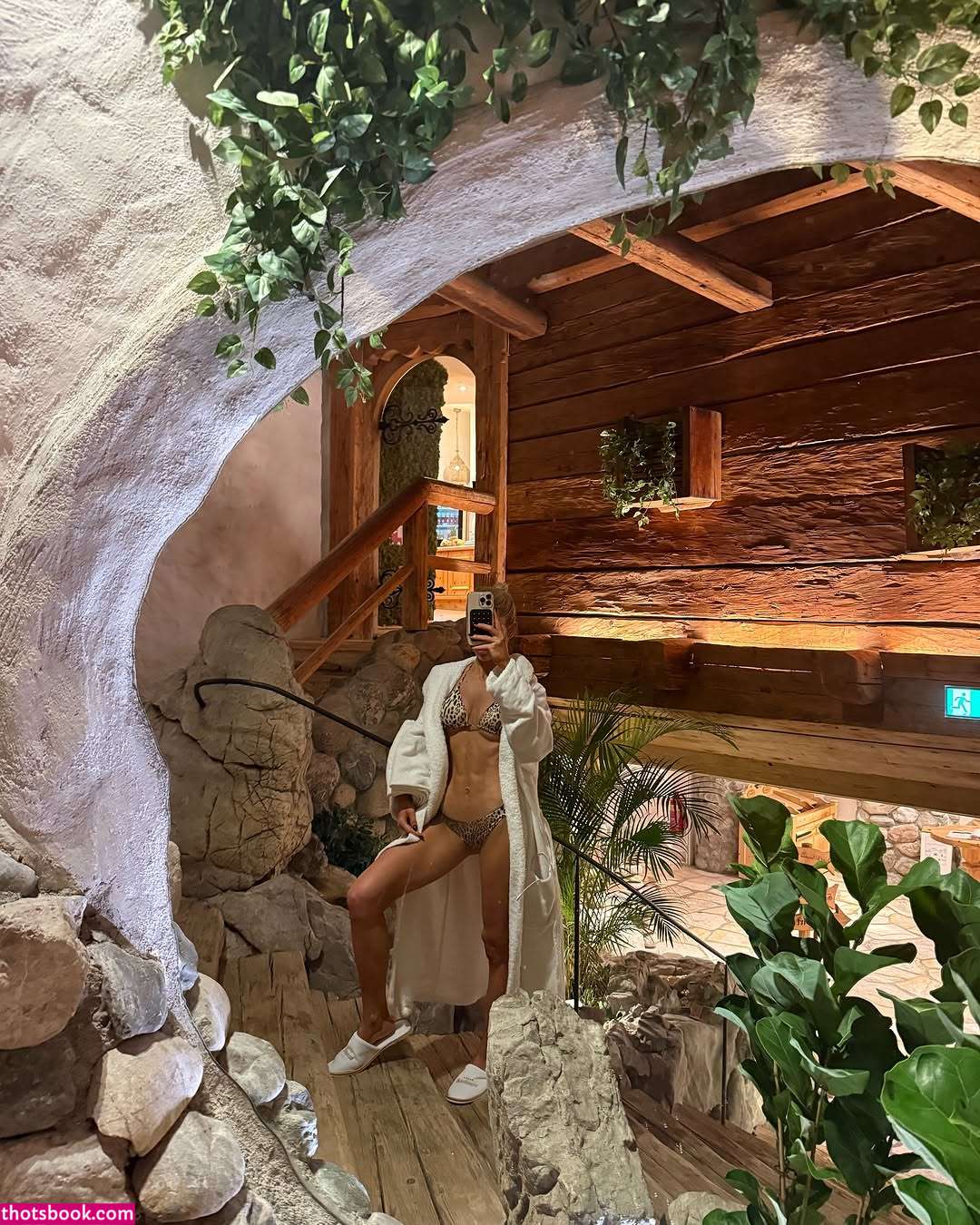 Caroline Daur Photo #17