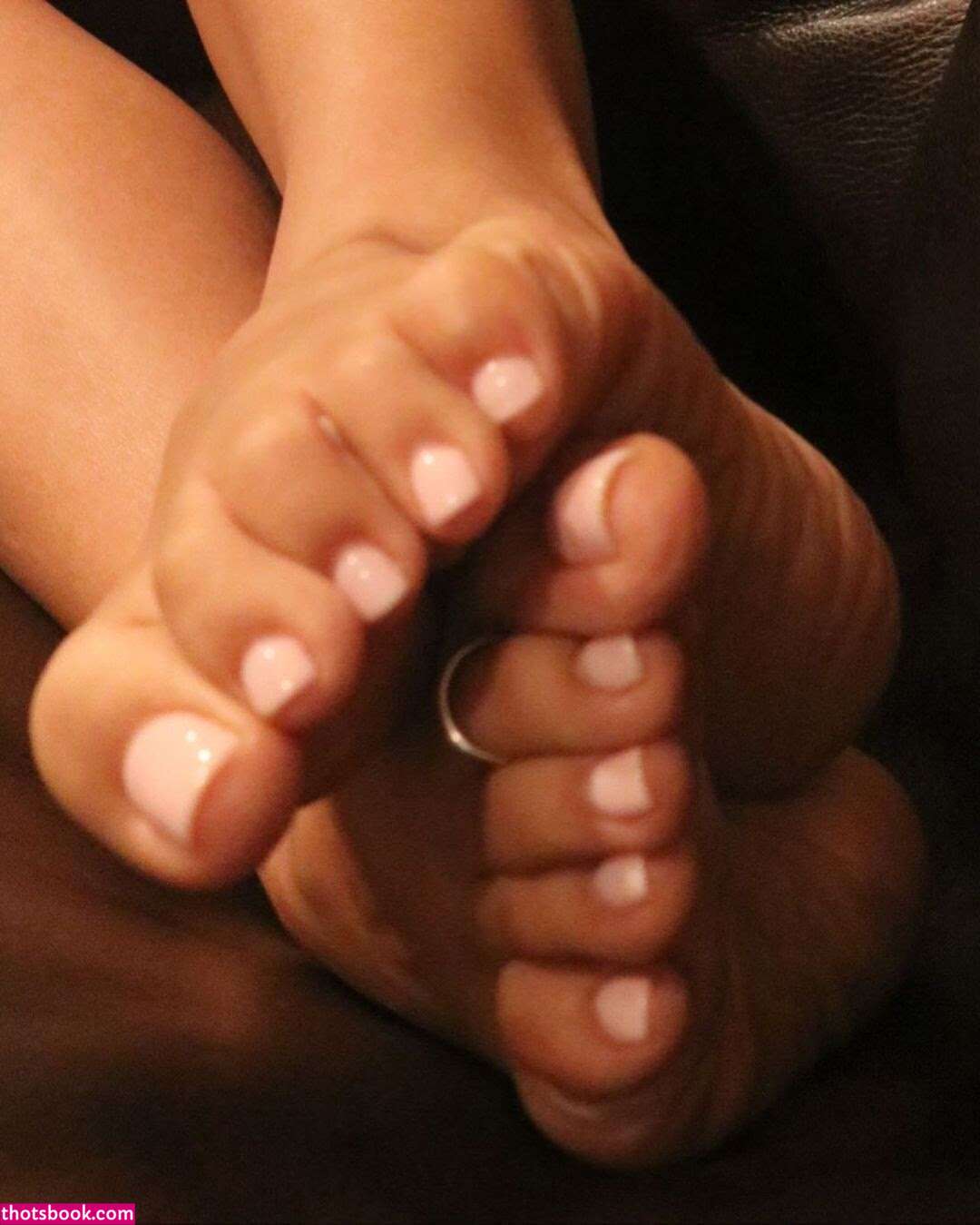 Footqueenbee Photo #3