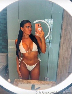 Abbie Holborn Photo #20