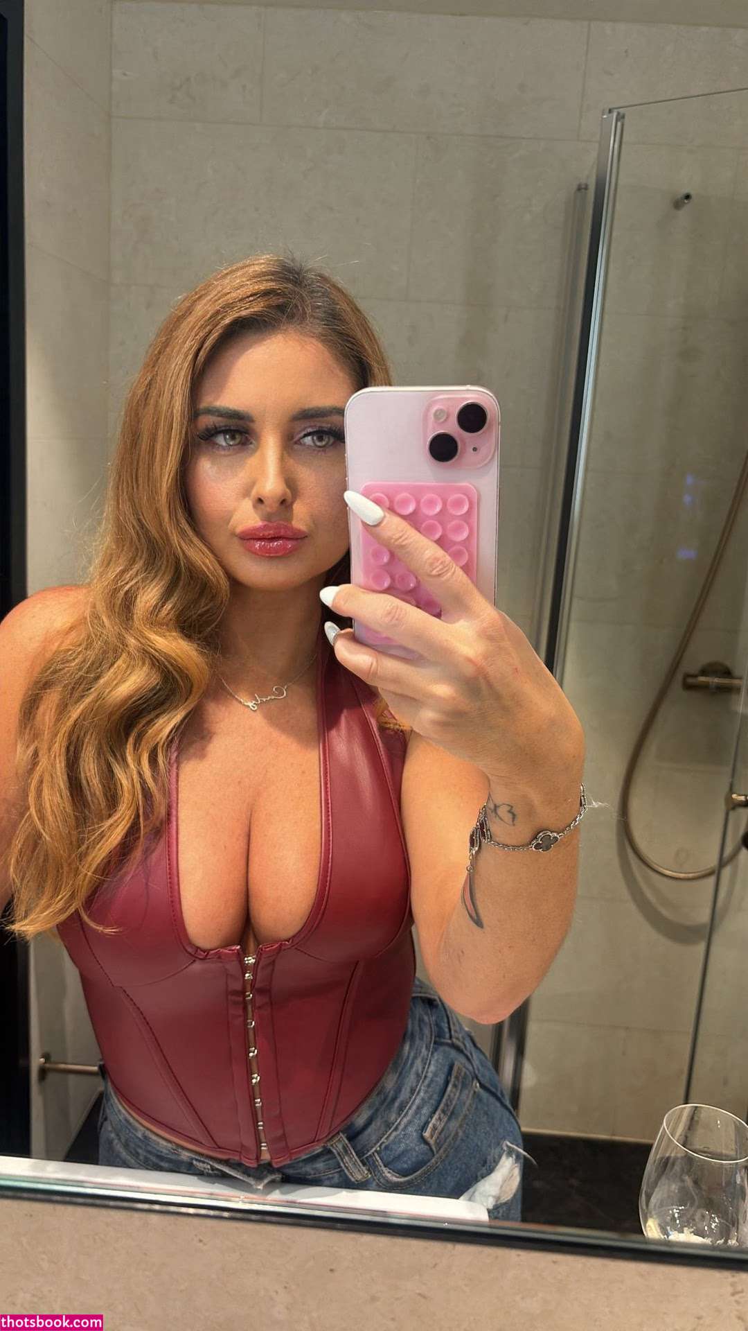 Carly Johnson Photo #9