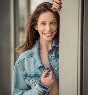 Emuna Zuzut Photo #17